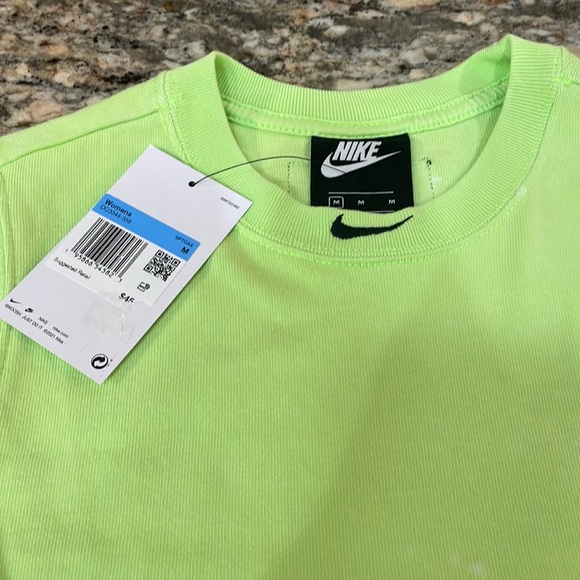 NWT Nike Women’s Cropped Tee - Picture 2 of 6